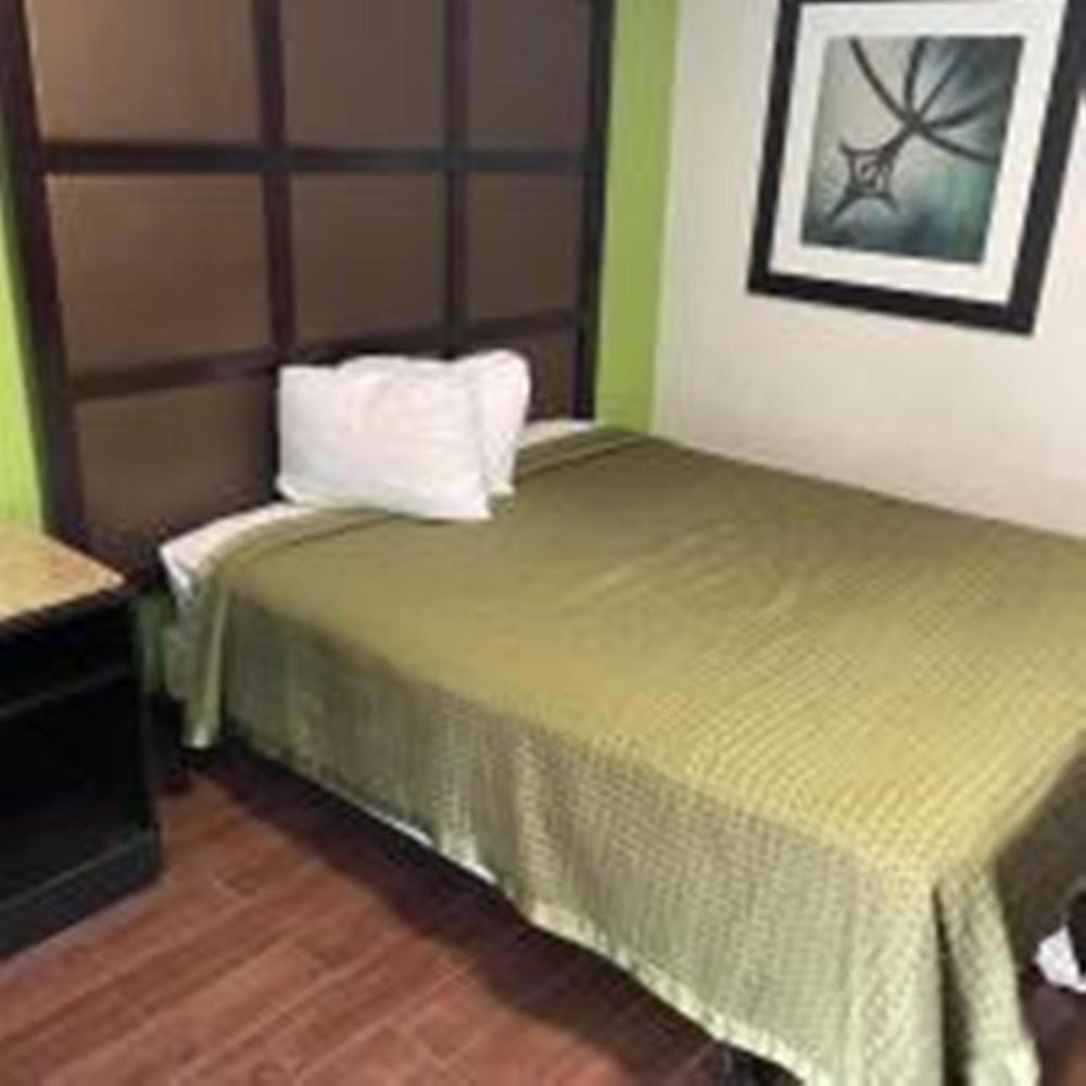 Deluxe King Room interior